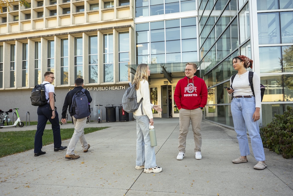 students in front of Cunz Hall