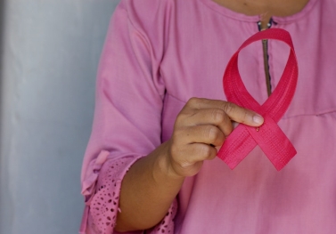 woman holding cancer ribbon
