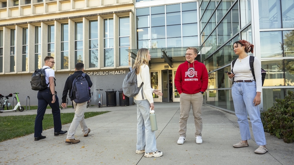 students in front of Cunz Hall