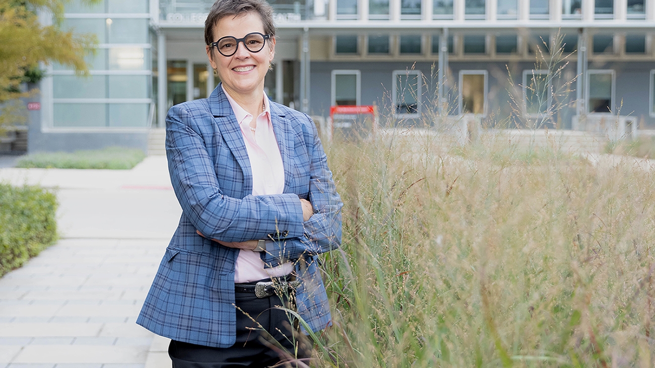 Amy Fairchild in front of Cunz Hall