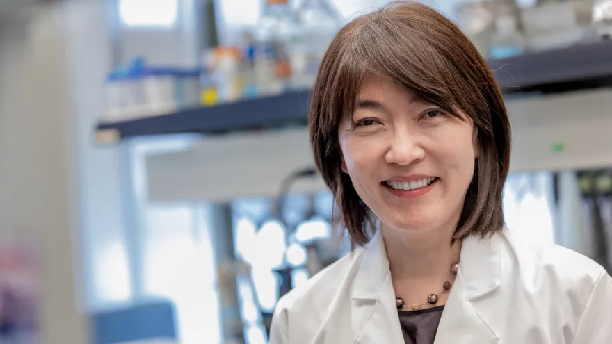 Jiyoung Lee in her laboratory