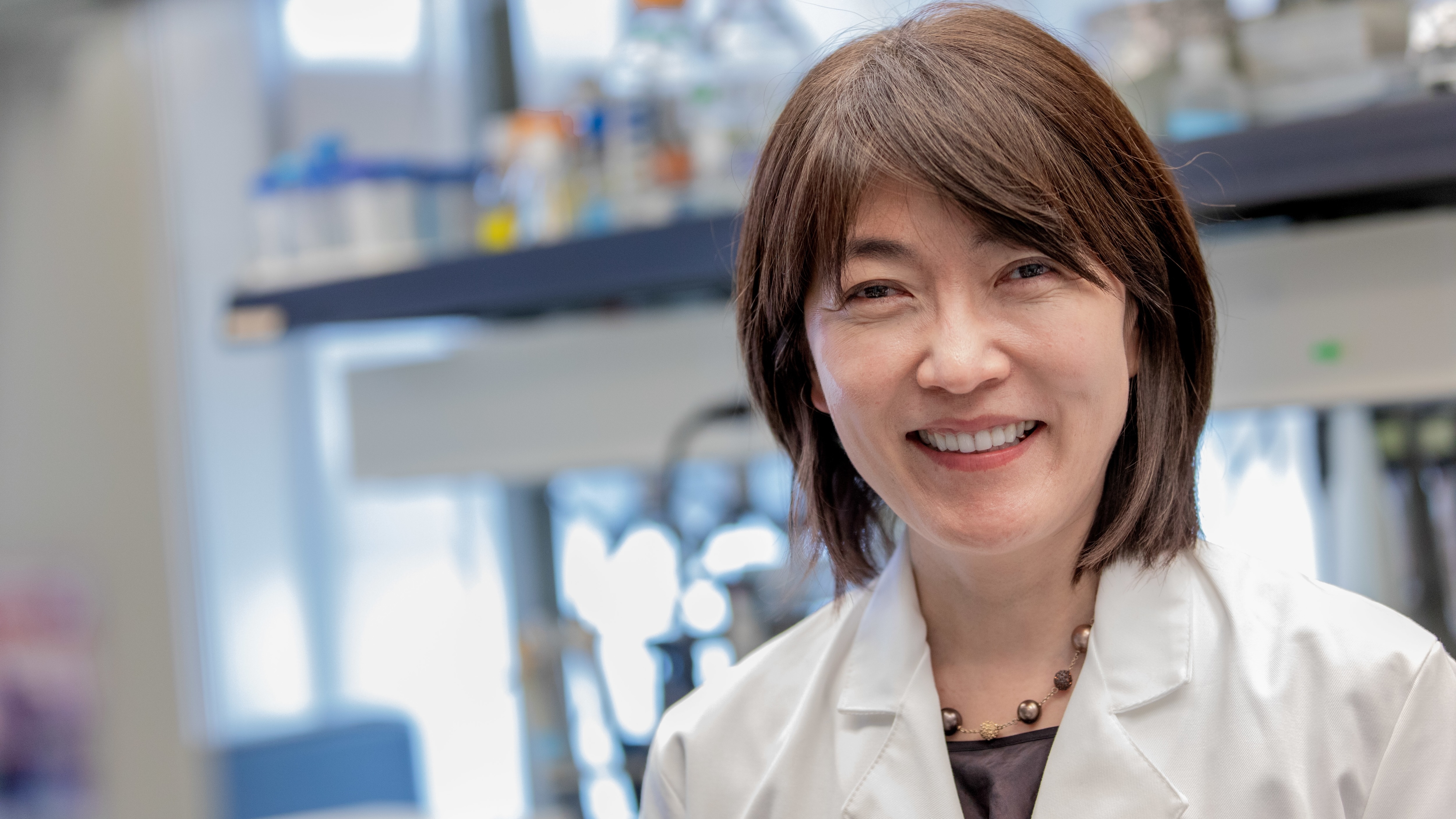 Jiyoung Lee in her laboratory