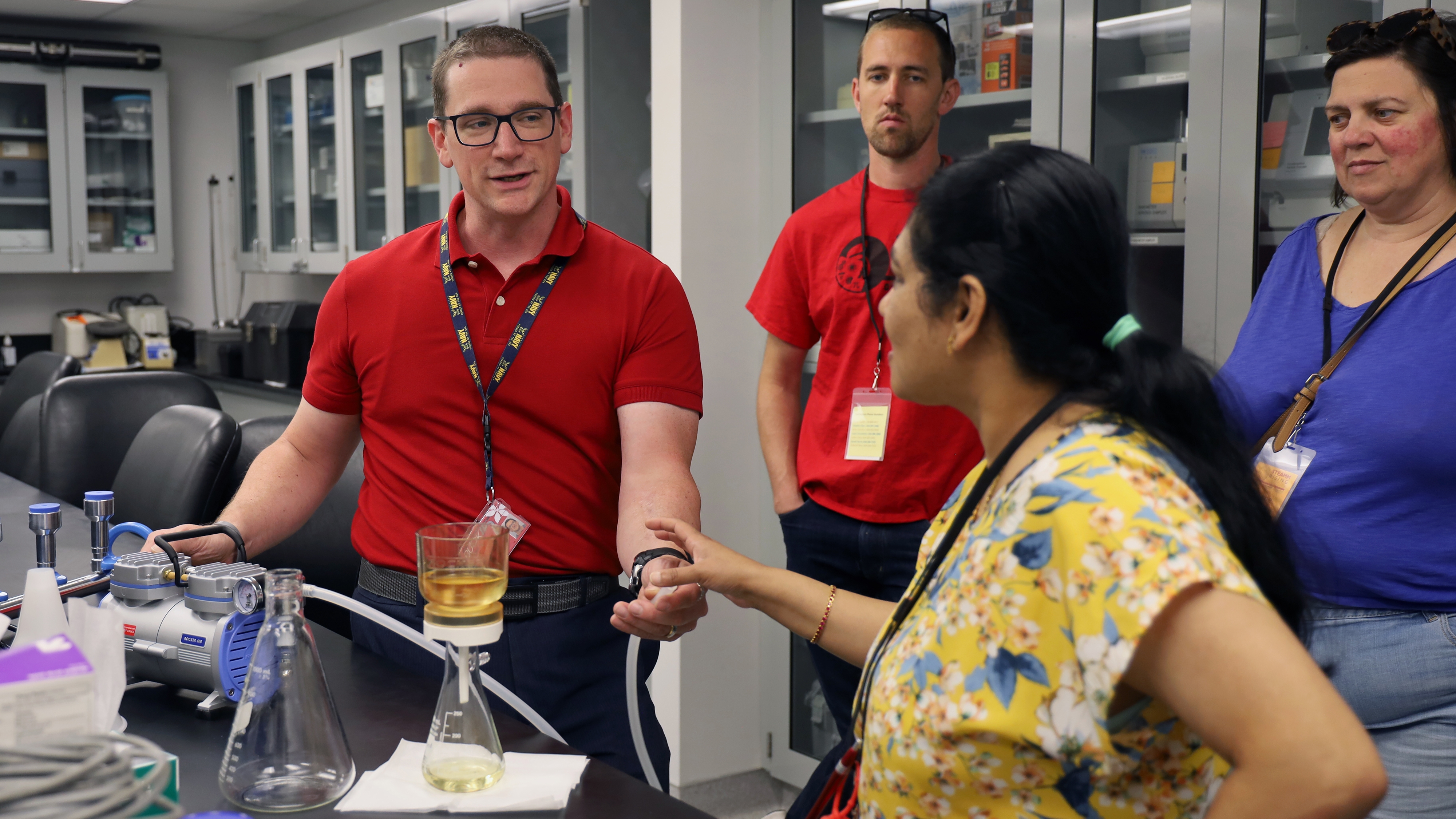 Mark Weir does a demonstration for teachers.
