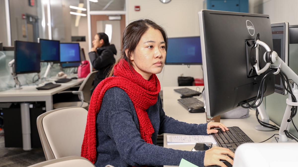Student working in a computer lab