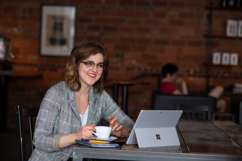 Woman studying on computer in a coffee shop